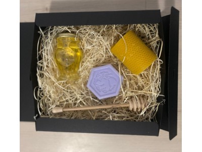 CADOU cu produse apicole 22 X 22 cm