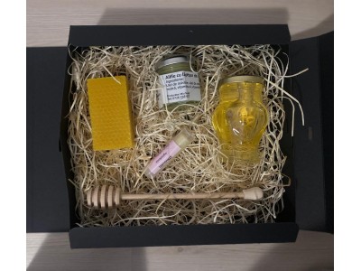 CADOU 2 cu produse apicole 22 X 22 cm