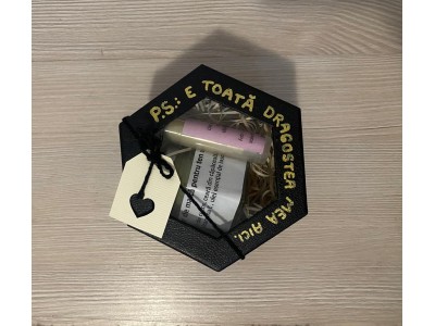 CADOU 6 cu produse apicole, forma hexagonala