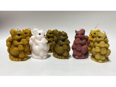 Lumanare din ceara de albine/palmier/soia, model VEVERITA 140G