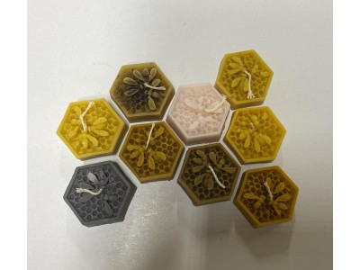 Lumanare din ceara de albine/palmier/soia, model HEXAGON, 45 g