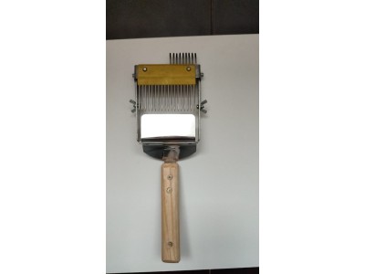 Furculita cu dinti intorsi si dinti frontali