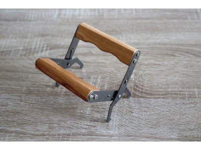 Cleste cu maner de lemn