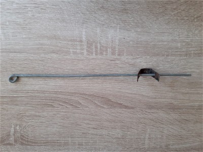 Sistem de prindere intre corpuri si capac