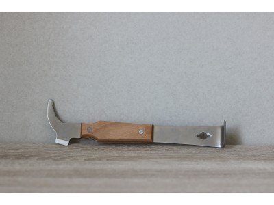 Dalta cu maner de lemn si scarar