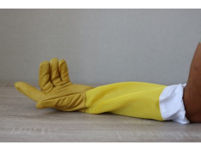 Manusi apicole cu aerisire